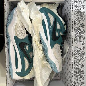 Women's Basketball Shoe